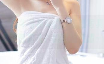 果团网 – 奶牛与裴希西，这张写真到底是牛还是文艺范儿？翻翻图包猜一猜！