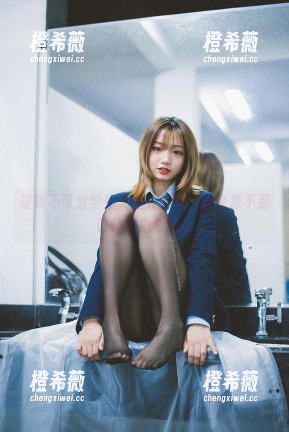 柒柒不可爱学姐无圣光对决，图集是不是该换个角度看？