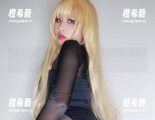 一边是柘烟Zuken的兔女郎，一边是双节图集：哈哈哈，这对比太有趣了！