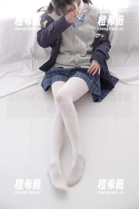 森萝财团-默陌 森萝财团 - 最新一辑:默陌白丝网鞋写真,鞋子能飞起来吗?