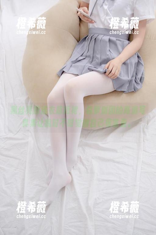 黑丝亮皮连衣超短裙，森萝财团的高清写真集让我时不时觉得自己很害羞。