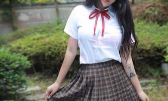 模范学院 – 网袜下的茜茜Kimi，她的写真集下载了你就赚到了！