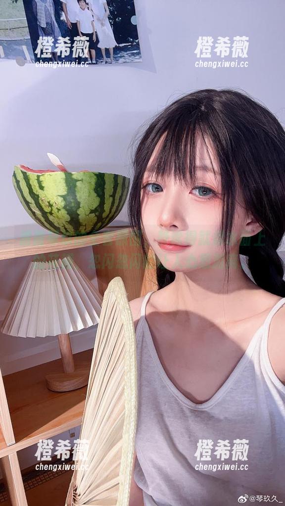 清青琴玖 清青琴玖的全套原图,静谧得就像水面上的花瓣,忽闪忽闪的让人心思游离。
