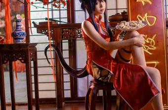 海岸边的“爱老师_PhD”白裙写真，是在展示美丽还是在跟风？