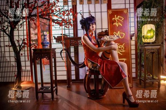 海岸边的“爱老师_PhD”白裙写真，是在展示美丽还是在跟风？