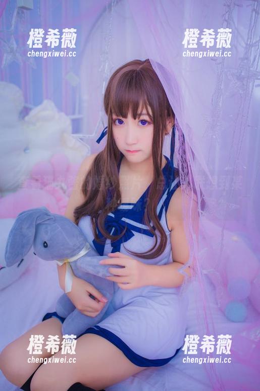 查看猫九酱的婚纱照片，总让人联想到某种暧昧？