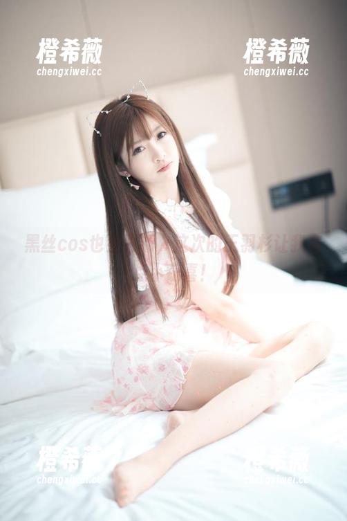 黑丝cos也要更新，这次的王羽杉让我有点小窃喜！