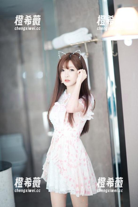 王羽杉 浴缸里的秘密?王羽杉抹胸图集,下载前请自备纸巾