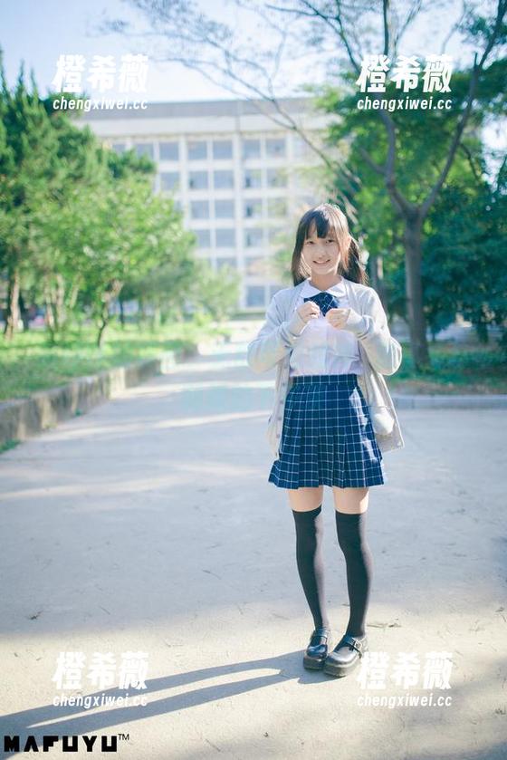 暖呼呼的美图，无敌可爱的神楽坂真冬与制服的下午茶
