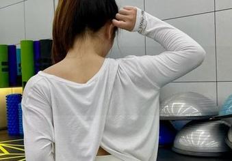 微密圈 – 禅雨儿Lynne的泳衣写真，水面波纹都是为了衬托她的美啊！