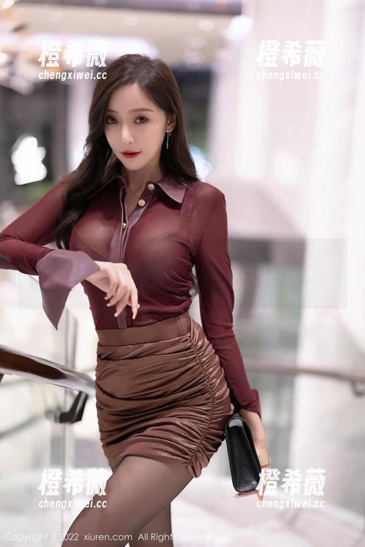 秀人网 - 南初妹妹的定制吊带写真，就问你心动不心动？