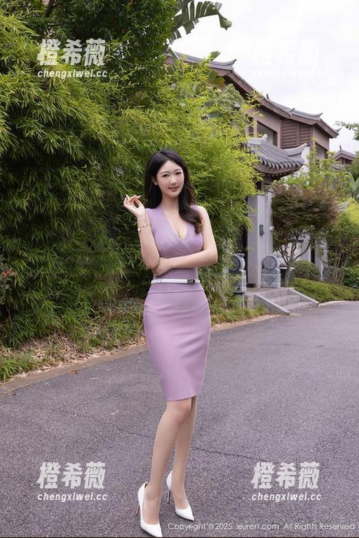 秀人网 - 麦片加黑丝？不是，这不是新吃法，而是奶e豆的作品，居然让我想东西想歪了。