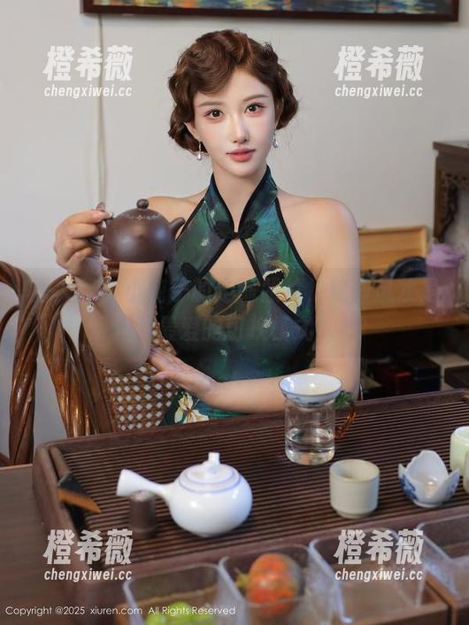 秀人网 - 小纯子的定制照片，秘书风才是我最爱的切换模式！