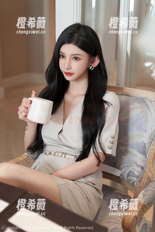 秀人网 - 张庭蓉这个空姐，点击最新图包，难道你还没发现她的小心思吗？