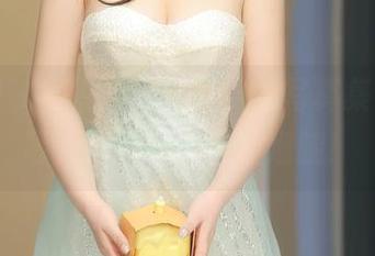 秀人网 – 短裤＋曦宝儿＝新写真集更新，喔，心头一震，那细腿！