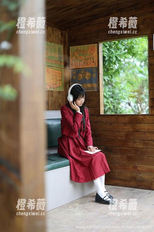 秀人网 - 撕心裂肺的夏日，王馨瑶yanni的图库里全是高清的无奈与妥协。