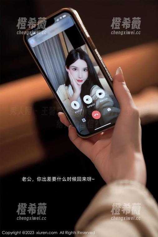 秀人网 - 王馨瑶yanni制服图片：到底谁给她的自信？