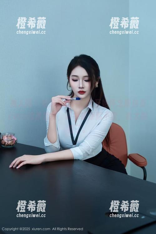 秀人网 - 看这张图片，我开始怀念陈怡曼coco的那套装，简单却深藏不露，也太耐看了。