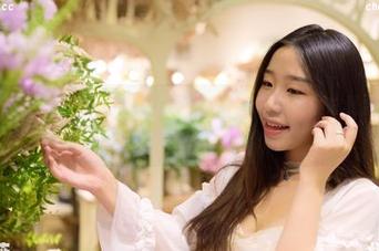 躺着也能偶遇穆零Mu0的瑜伽，果然cos和瑜伽总是要扎堆开会的嘛。