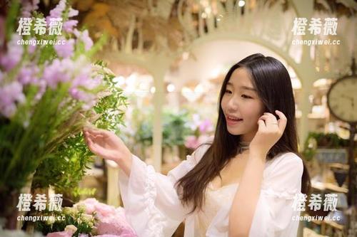 躺着也能偶遇穆零Mu0的瑜伽，果然cos和瑜伽总是要扎堆开会的嘛。