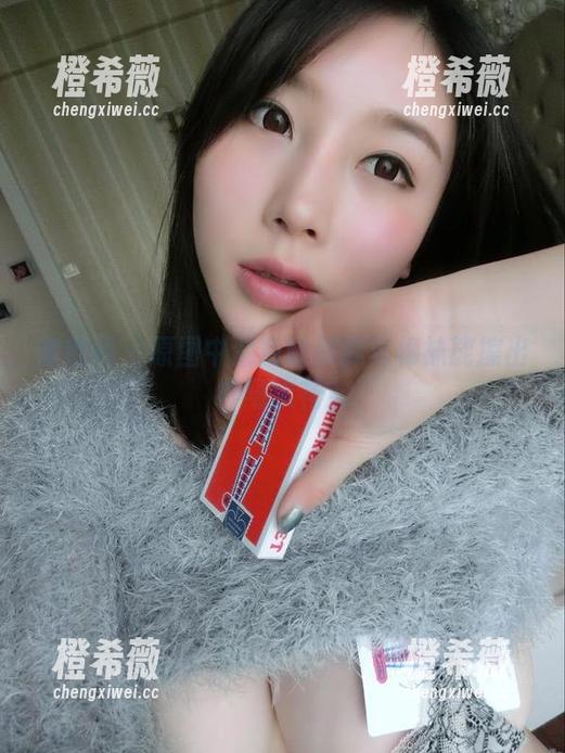 紫色哒豚豚 微密圈 - 原图中紫色哒豚豚与棉袜能擦出神马火花?