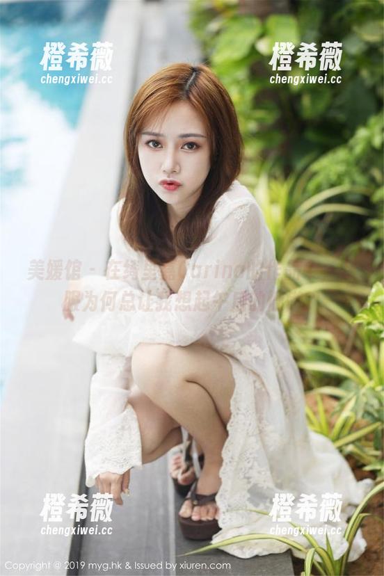 美媛馆 - 在绮里嘉Carina的作品中，制服为何总让我想起午后的慵懒？