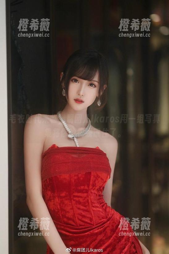 毛衣时代来临，腐团儿Ikaros用一组写真集将你的视线罩住了。
