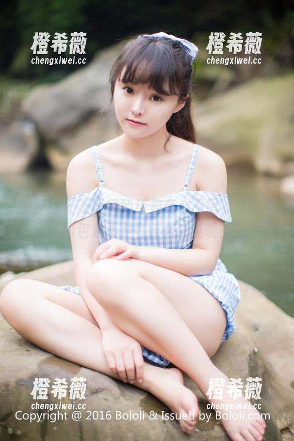 菠萝社 - 王语纯的红裙真心不错，免费的图包是不是有什么猫腻呢？