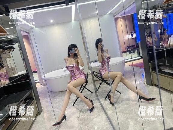 微密圈 - 空姐写真原图：葛征教你如何优雅地走上“天途”。