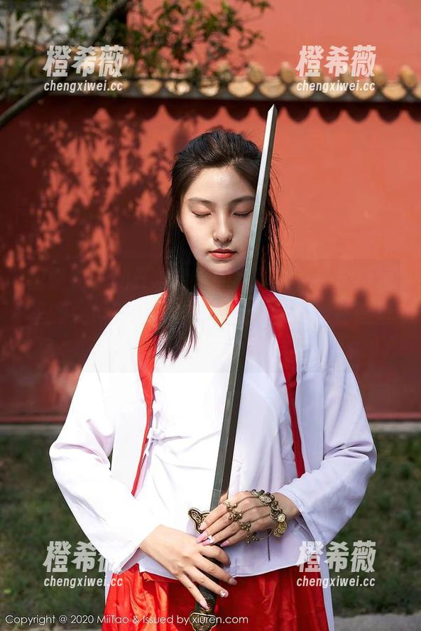 蜜桃社 - 翻开木奈奈的写真集，发现原图里的女神突击报告，今天的孩子要在这里！