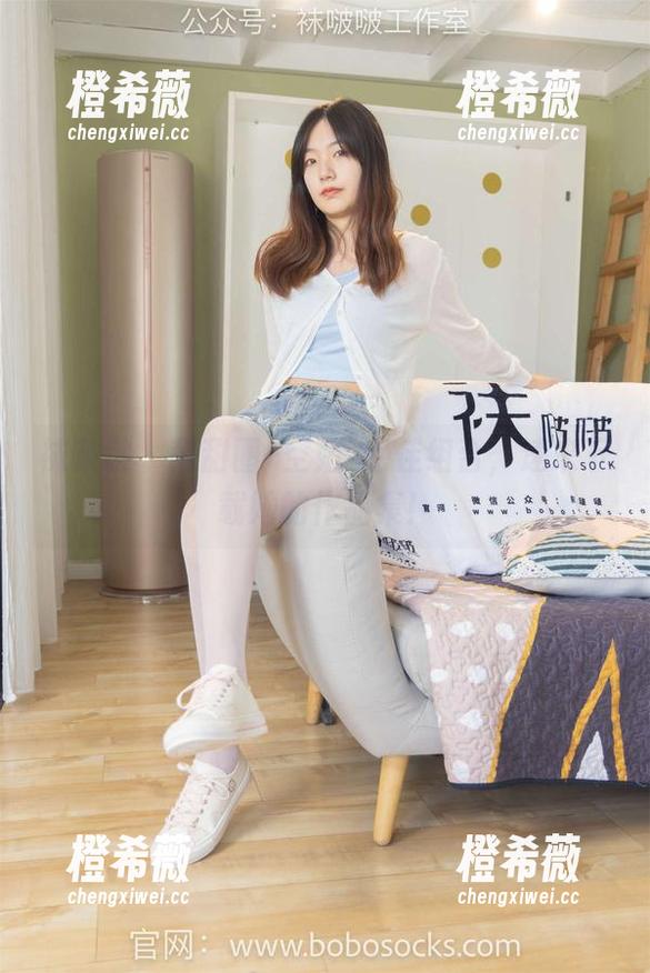 袜啵啵 - 甜甜圈+空姐=绝佳组合，速来下载她的作品集！
