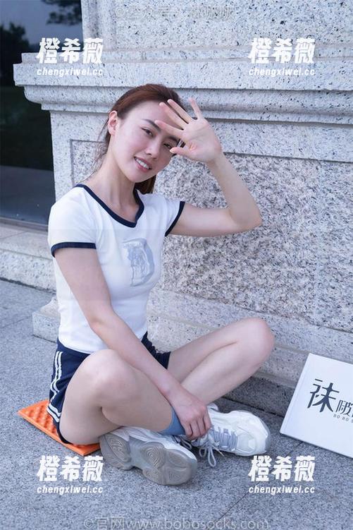袜啵啵 - 黑色美甲图集下载，对不起，指甲会抢你的风头，稚予也无能为力！