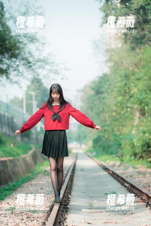西瓜少女 资源分享:那张原图里,西瓜少女宛如从清新JK动漫里走出来的!