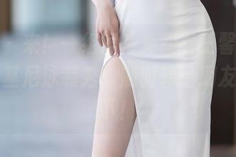 语画界 – 来！一组照片免费看王馨瑶yanni的比基尼泳装秀，随时转给朋友分享一下！