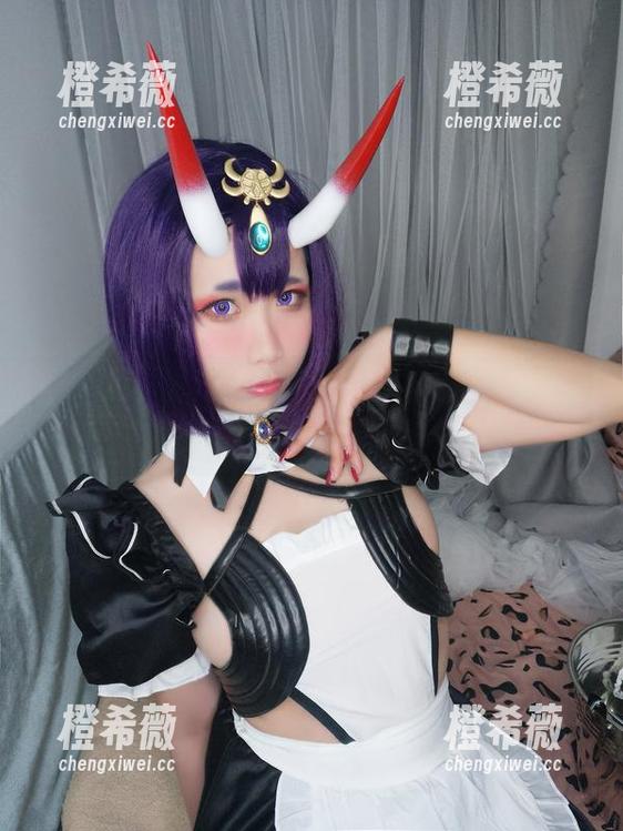 贞子蜜桃 这个福利真不错,贞子蜜桃在图集中给连体衣增添了不少色彩。
