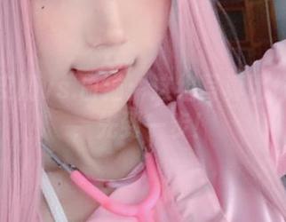 超皮皮皮奶vs.白猫：这组写真比你的快递，先到一步！