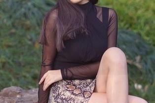 微密圈 – 在线美图：辣妈女神化身修女，神秘又俏皮？