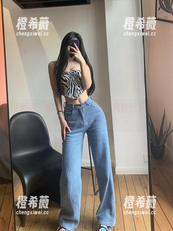 微密圈 - 翻阅陈佩奇的油亮黑丝图集：谁说黑色就必低调？