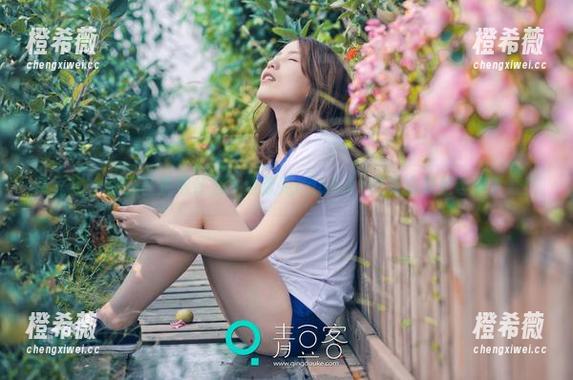 青豆客 - 你还在犹豫什么？黄歆苑chobits的高清美足等你下载！