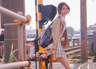 黑川的秘书大冒险：免费获取美图，快来翻牌！